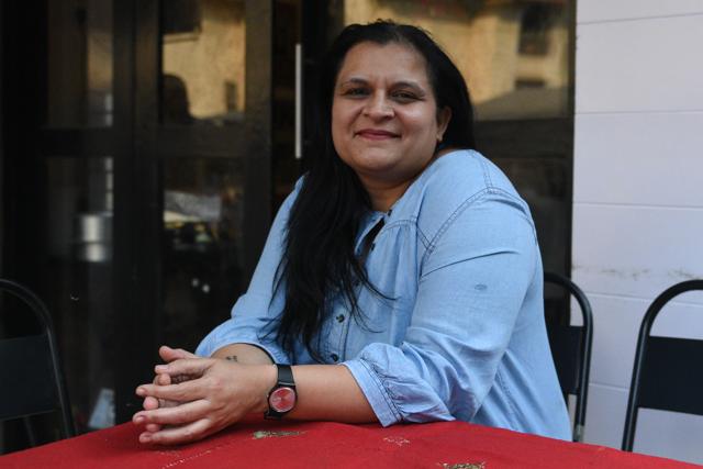 Mavourneen Peters, 43, owner of Mavs Cakes and Bakes, has been working on Christmas day for the past three years. (Satyabrata Tripathy/HT Photo)