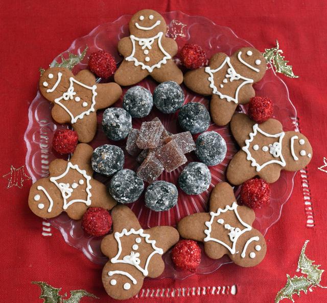 Mavs Cakes &amp; Bakes in Bandra comes out with a special Christmas menu every year, and this year too, they have fruit cakes, ginger bread, mulled wine jelly shots and baked pears. (Satyabrata Tripathy/HT Photo)