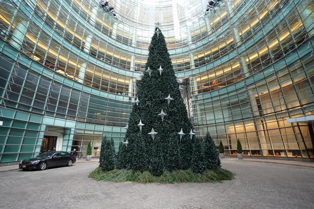 Christmas tree at Bloomberg Tower Complex in Midtown Manhattan. (Shutterstock) Christmas tree at Bloomberg Tower Complex in Midtown Manhattan. (Shutterstock)
