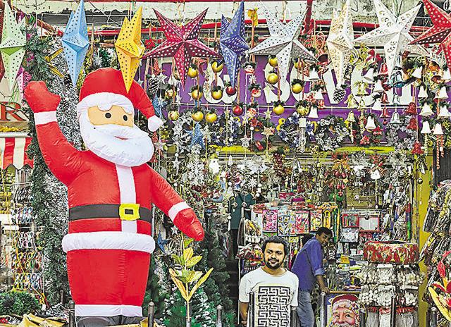 By the first week of December, Bandra’s Hill Road, Malad’s Orlem and Borivali’s IC Colony neighbourhoods are overrun with stalls selling festive knick-knacks – plastic trees, Santa hats and marzipan in all shapes and sizes. (Sashi S Kashyap/HT PHOTO)