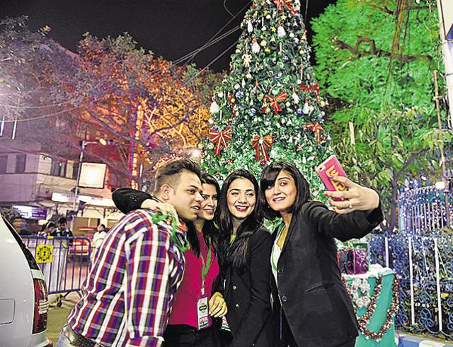 File photo of Christmas revellers on Park Street. (Indranil Bhoumik/Mint)