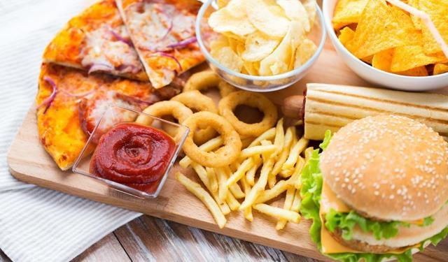 Convenience food such as processed meats, canned products, frozen foods, bakery products and snacks are high in carbohydrates and affect the reproductive system in women and reduces the quality of eggs. (Shutterstock) Convenience food such as processed meats, canned products, frozen foods, bakery products and snacks are high in carbohydrates and affect the reproductive system in women and reduces the quality of eggs. (Shutterstock)