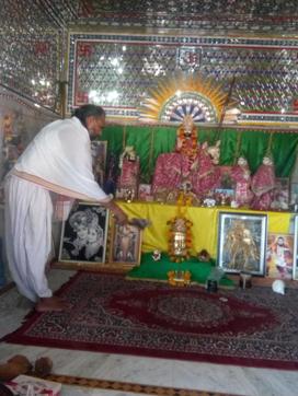 The temple’s priest Sai Das claims to be blessed with the ability to treat patients suffering from terminal illnesses, including cancer. He, however, has studied only till Class 12 and has no formal training in medicine. (HT Photo) The temple’s priest Sai Das claims to be blessed with the ability to treat patients suffering from terminal illnesses, including cancer. He, however, has studied only till Class 12 and has no formal training in medicine. (HT Photo)