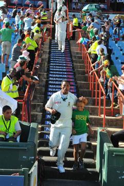Makhaya Ntini of South Africa, with his son Thando Ntini, leads out the team in his 100th Test during day 2 of the 1st Test match between South Africa and England at the Supersport Park in Centurion on December 17, 2009. (Getty Images) Makhaya Ntini of South Africa, with his son Thando Ntini, leads out the team in his 100th Test during day 2 of the 1st Test match between South Africa and England at the Supersport Park in Centurion on December 17, 2009. (Getty Images)
