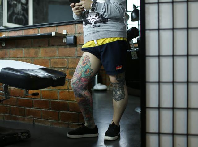 Wang Qi’s heavily tattooed right leg. Wang is among the new breed of Chinese women who aren’t just about a small tattoo on an inconspicuous body part, but are serious enthusiasts. (AFP)