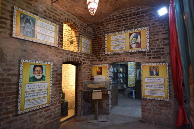 There are life-sized portraits of Ghalib’s Urdu verses translated in English and Hindi, his bust donated by poet-filmmaker Gulzar in 2010, replicas of famous handwritten letters, a lookalike of his clothes and a few brass utensils from the poet’s time. (Sanchit Khanna/HT PHOTO) There are life-sized portraits of Ghalib’s Urdu verses translated in English and Hindi, his bust donated by poet-filmmaker Gulzar in 2010, replicas of famous handwritten letters, a lookalike of his clothes and a few brass utensils from the poet’s time. (Sanchit Khanna/HT PHOTO)