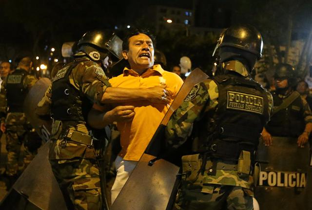 Protesters clash with police near Centerio hospital after Peruvian President Pedro Pablo Kuczynski pardoned former President Alberto Fujimori in Lima, Peru, December 25. (Reuters ) Protesters clash with police near Centerio hospital after Peruvian President Pedro Pablo Kuczynski pardoned former President Alberto Fujimori in Lima, Peru, December 25. (Reuters )