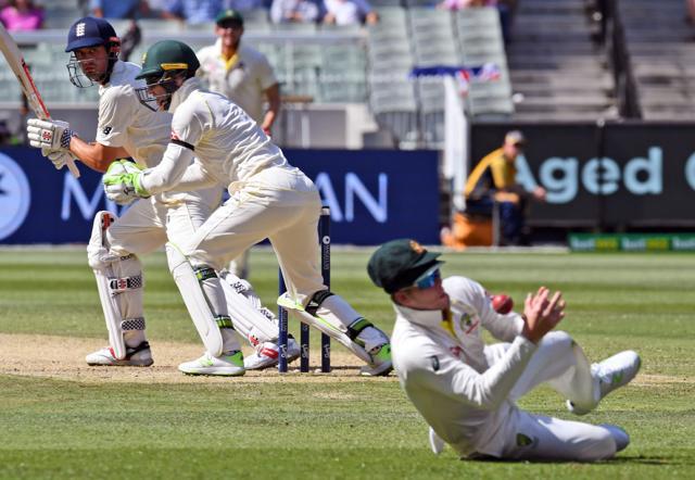 Australia's Steve Smith drops a catch from England batsman Alastair Cook as wicketkeeper Tim Paine looks on, on the second day of the fourth Ashes cricket Test match at the MCG on December 27, 2017. (AFP) Australia's Steve Smith drops a catch from England batsman Alastair Cook as wicketkeeper Tim Paine looks on, on the second day of the fourth Ashes cricket Test match at the MCG on December 27, 2017. (AFP)