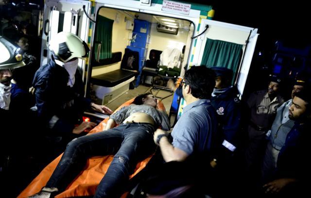 The injured were rushed to nearby KEM and Sion hospital, where they are being treated. (ANSHUMAN POYREKAR/HT PHOTO) The injured were rushed to nearby KEM and Sion hospital, where they are being treated. (ANSHUMAN POYREKAR/HT PHOTO)