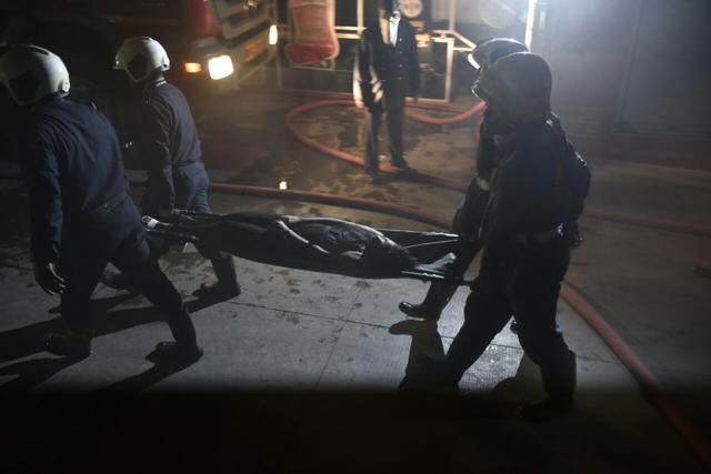 An injured person being rushed to the hospital. The fire started after 12:30am on the third floor of the building on Senapati Bapat Marg, a commercial hub of the city, a police official said. (ANSHUMAN POYREKAR/HT PHOTO) An injured person being rushed to the hospital. The fire started after 12:30am on the third floor of the building on Senapati Bapat Marg, a commercial hub of the city, a police official said. (ANSHUMAN POYREKAR/HT PHOTO)