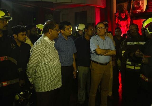 Municipal Commissioner Ajoy Mehta (in light blue) inspects the area of the fire. More than eight fire tenders, five water tankers, emergency ambulance and police rushed to the spot for rescue operation, said fire official Balkrishna Kadam. (ANSHUMAN POYREKAR/HT PHOTO) Municipal Commissioner Ajoy Mehta (in light blue) inspects the area of the fire. More than eight fire tenders, five water tankers, emergency ambulance and police rushed to the spot for rescue operation, said fire official Balkrishna Kadam. (ANSHUMAN POYREKAR/HT PHOTO)