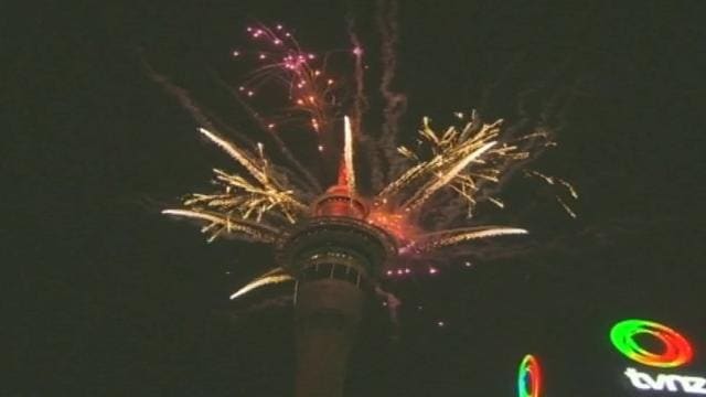 New Zealand welcomes New Year 2018 with five minutes of nonstop pyrotechnics exploding from the top of Auckland’s Sky Tower. A digital clock on the tower counted down the seconds to January 1, 2018. (ANI/Twitter) New Zealand welcomes New Year 2018 with five minutes of nonstop pyrotechnics exploding from the top of Auckland’s Sky Tower. A digital clock on the tower counted down the seconds to January 1, 2018. (ANI/Twitter)