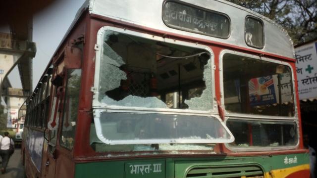 Angry protesters damaged a bus near Chembur golf course on Tuesday. (Vijayanand Gupta/HT Photo) Angry protesters damaged a bus near Chembur golf course on Tuesday. (Vijayanand Gupta/HT Photo)