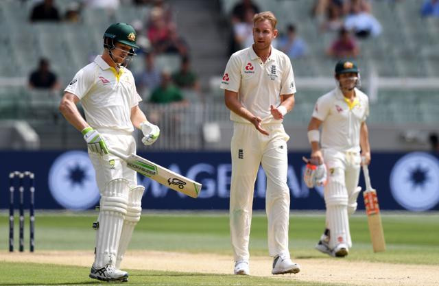 England's paceman Stuart Broad (C) exchanges words with Australia's Cameron Bancroft (L) as fellow batsman David Warner (R) looks on, on the fourth day of the fourth Ashes cricket Test match in Melbourne on December 29, 2017. (AFP)