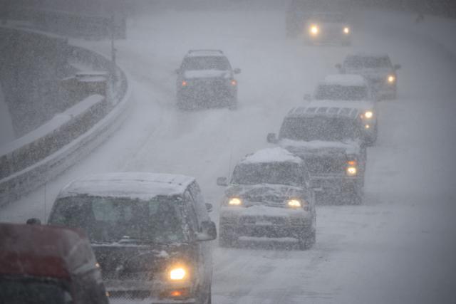 Vehicles drive in heavy snow on the Brooklyn-Queens Expressway, in the Brooklyn borough of New York City. (AFP) Vehicles drive in heavy snow on the Brooklyn-Queens Expressway, in the Brooklyn borough of New York City. (AFP)