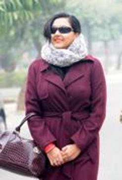 Scarves adds a cool, friendly touch to your overall looks, regardless of what you are wearing. (Dheeraj Dhawan/HT Photo) Scarves adds a cool, friendly touch to your overall looks, regardless of what you are wearing. (Dheeraj Dhawan/HT Photo)