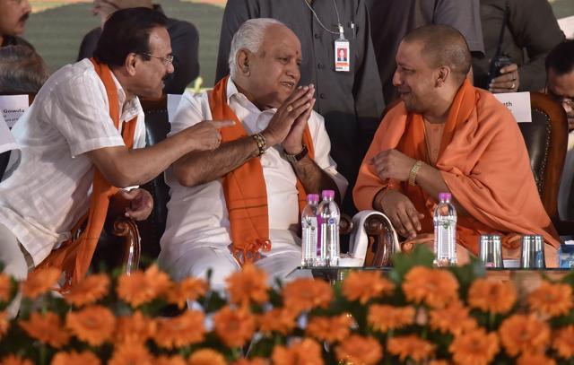 Karnataka state BJP president and for chief minister, B S Yeddyurappa (C) with Uttar Pradesh chief minister Yogi Adityanath (R) and Union minister Sadanand Gowda during Parivartana rally in Bengaluru on Sunday. (Arijit Sen/HT Photo) Karnataka state BJP president and for chief minister, B S Yeddyurappa (C) with Uttar Pradesh chief minister Yogi Adityanath (R) and Union minister Sadanand Gowda during Parivartana rally in Bengaluru on Sunday. (Arijit Sen/HT Photo)