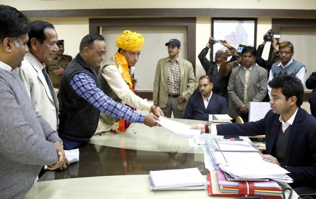 BJP candidate Ramswaroop Lamba files nomination in Ajmer on Wednesday. (Deepak Sharma/HT Photo) BJP candidate Ramswaroop Lamba files nomination in Ajmer on Wednesday. (Deepak Sharma/HT Photo)