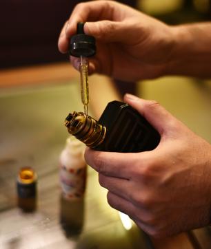 E-cigarettes cause population-level harm, doctors say. Side-effects include insomnia, heightened risk of hypertension, cardiovascular disease, complications in pregnancy and low sperm count. (Sanchit Khanna / HT Photo) E-cigarettes cause population-level harm, doctors say. Side-effects include insomnia, heightened risk of hypertension, cardiovascular disease, complications in pregnancy and low sperm count. (Sanchit Khanna / HT Photo)