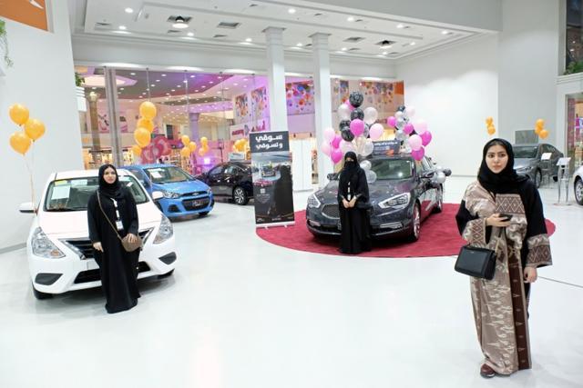 Saudi women are seen at the first automotive showroom solely dedicated for women in Jeddah, Saudi Arabia January 11, 2018. (REUTERS Photo)