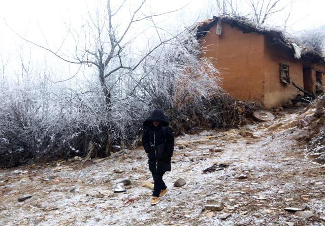 Wang Fuman walks on the road in Ludian in China's southwestern Yunnan province. (AFP) Wang Fuman walks on the road in Ludian in China's southwestern Yunnan province. (AFP)