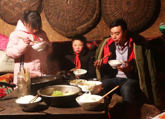 This photo taken on January 11, 2018 shows Wang Fuman with his family in Ludian in China's southwestern Yunnan province. (AFP) This photo taken on January 11, 2018 shows Wang Fuman with his family in Ludian in China's southwestern Yunnan province. (AFP)