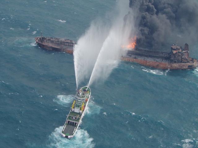 A rescue ship works to extinguish the fire on the stricken Iranian oil tanker Sanchi in the East China Sea, on January 10, 2018 in this photo provided by Japan’s 10th Regional Coast Guard. Picture taken on January 10, 2018. (REUTERS) A rescue ship works to extinguish the fire on the stricken Iranian oil tanker Sanchi in the East China Sea, on January 10, 2018 in this photo provided by Japan’s 10th Regional Coast Guard. Picture taken on January 10, 2018. (REUTERS)
