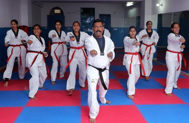 Self-defence trainer Shakeel Ahmed has been training young girls in schools and colleges for the last 10 years. (Manoj Verma/HT Photo)