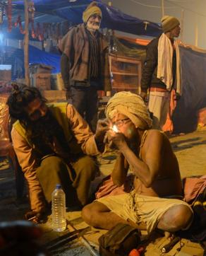 A saint of Mahatyagis sect smoking chillum in mela area. (Anil Kumar Maurya/HT)