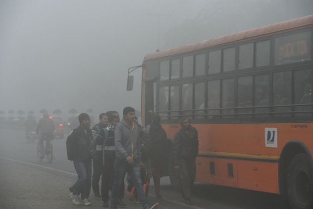 Heavy fog near ITO on Wednesday. (Arvind Yadav / HT Photo) Heavy fog near ITO on Wednesday. (Arvind Yadav / HT Photo)
