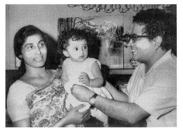 (L-R) Anita Rakesh, daughter Purva and Mohan Rakesh (Photo: Antim Satrein / Radhakrishan Prakashan)
