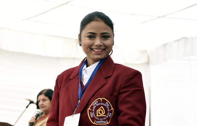 Nazia, an 18-year-old aspiring IAS officer from Agra, has been awarded the highest prize, the Bharat Award of ₹50,000, for collecting evidence against and reporting a gambling and betting ring operating out of a house next to hers, despite threats to the lives of her family. (Mohd Zakir/HT PHOTO) Nazia, an 18-year-old aspiring IAS officer from Agra, has been awarded the highest prize, the Bharat Award of ₹50,000, for collecting evidence against and reporting a gambling and betting ring operating out of a house next to hers, despite threats to the lives of her family. (Mohd Zakir/HT PHOTO)