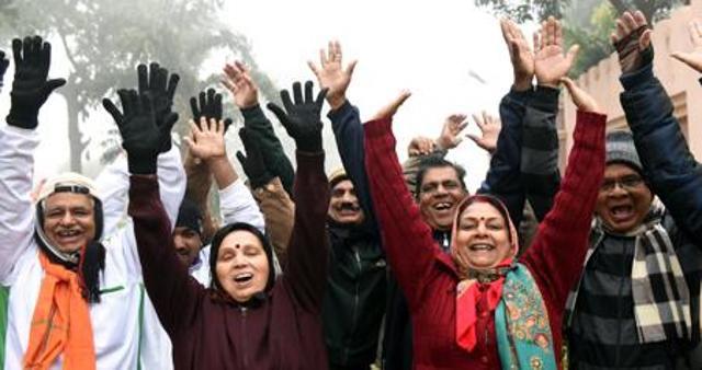 Laughter club members at Golden Jubilee Park in Sector 25, Indira Nagar, Lucknow. (Subhankar Chakraborty/HT PHOTO) Laughter club members at Golden Jubilee Park in Sector 25, Indira Nagar, Lucknow. (Subhankar Chakraborty/HT PHOTO)