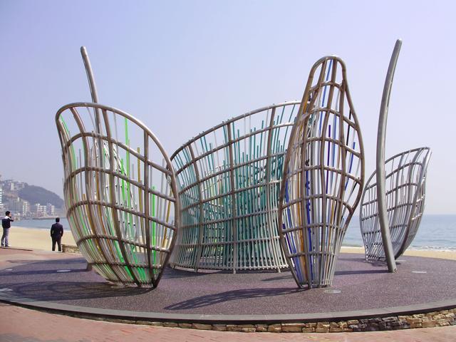 Wypul7frbhobxm Violet kim, for cnn • updated 18th july 2013. https www hindustantimes com art and culture this sculpture by a famed us artist was destroyed by south korea for being an eyesore story 1tuas5uakmmzsnajt01qzj html