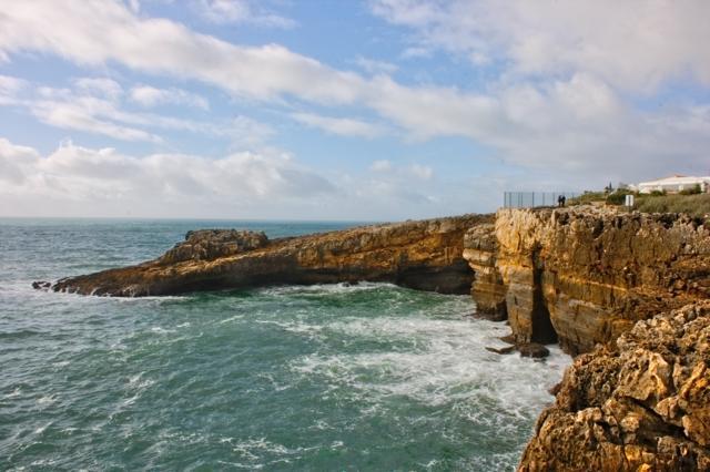 A cliff on the shores of Atlantic Ocean in Cascais. (Picture courtesy: Abhimanyu/Am Klicks) A cliff on the shores of Atlantic Ocean in Cascais. (Picture courtesy: Abhimanyu/Am Klicks)