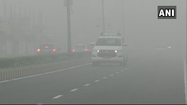 Dense fog in Delhi on Friday. (ANI) Dense fog in Delhi on Friday. (ANI)