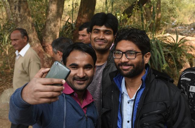 With his fans at the JNU campus, New Delhi in the first week of January. The youth, specially students, are impressed by his aggression and oratory. (Vipin Kumar/HT PHOTO)