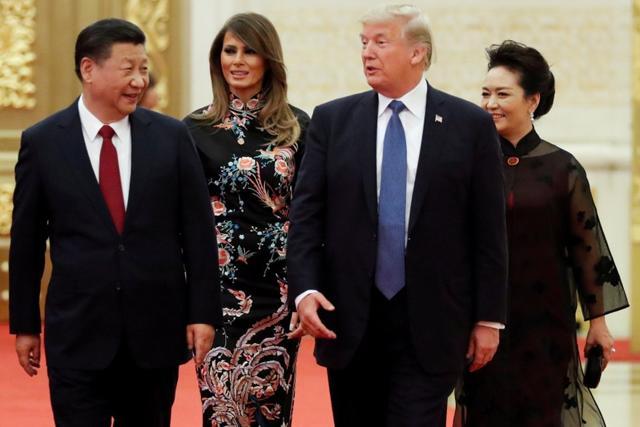 US President Donald Trump and first lady Melania arrive for the state dinner with China's President Xi Jinping and China's first lady Peng Liyuan at the Great Hall of the People in Beijing, China, November 9, 2017. (REUTERS)