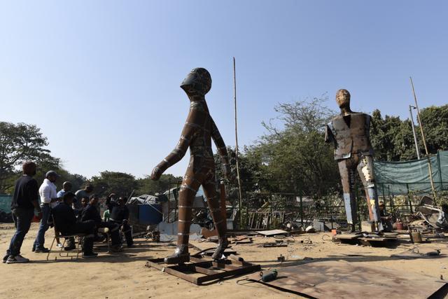 A sculpture titled ‘Man Going to Work’ (right). (Burhaan Kinu/HT PHOTO) A sculpture titled ‘Man Going to Work’ (right). (Burhaan Kinu/HT PHOTO)