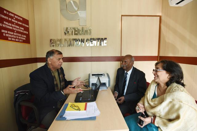 The AVI Club in association with Punjab National Bank set up a veteran facilitation centre for its members. (Virendra Singh Gosain/HT PHOTO) The AVI Club in association with Punjab National Bank set up a veteran facilitation centre for its members. (Virendra Singh Gosain/HT PHOTO)