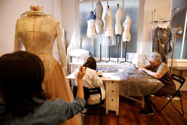 Fashion forward: Craft and technology mingle at French couture house ...