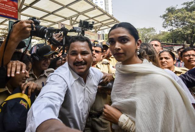 Padmaavat: Deepika Padukone seeks divine help, visits Siddhivinayak ...