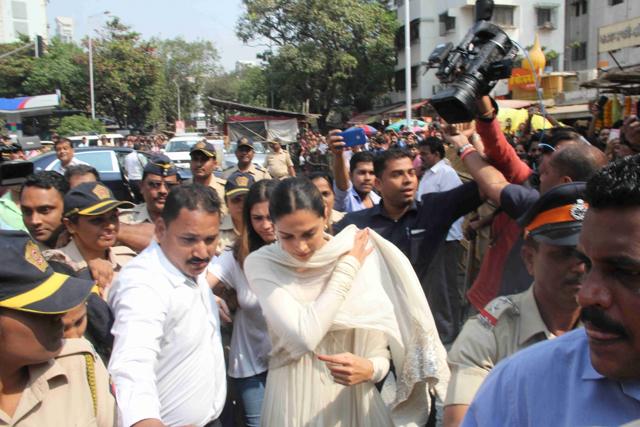 Deepika Padukone at Siddhivinayak. (IANS) Deepika Padukone at Siddhivinayak. (IANS)
