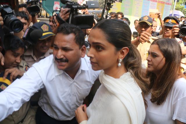 Deepika being escorted at Siddhivinayak. (IANS) Deepika being escorted at Siddhivinayak. (IANS)