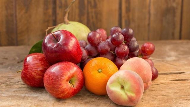 Apples have fibre that can help balance pH levels in the hair and clean the dirt from the scalp, so that you can be free of dandruff. (Shutterstock) Apples have fibre that can help balance pH levels in the hair and clean the dirt from the scalp, so that you can be free of dandruff. (Shutterstock)