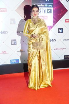 Rekha opts for a gold Kanjeevaram sari and traditional accessories. (HT Photo ) Rekha opts for a gold Kanjeevaram sari and traditional accessories. (HT Photo )