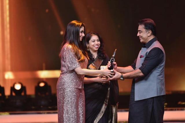 Sridevi presents the Hall of Fame (male) award to Kamal Haasan. Sridevi presents the Hall of Fame (male) award to Kamal Haasan.
