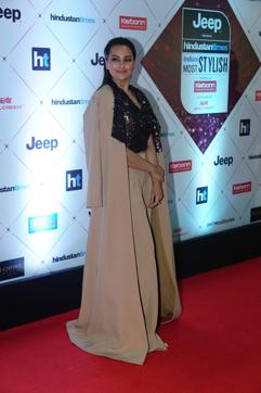 Sonakshi Sinha poses for the shutterbugs. (HT Photo) Sonakshi Sinha poses for the shutterbugs. (HT Photo)