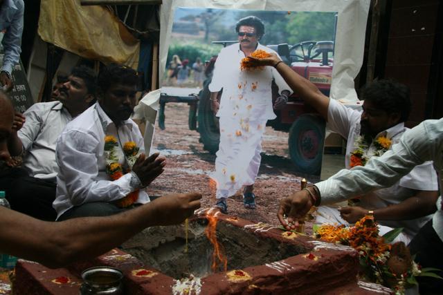 Superstar Rajnikanth’s fans perform hawan for his quick recovery at a temple in Mulund, Maharashtra (Praful Gangurde / HT Photo ) Superstar Rajnikanth’s fans perform hawan for his quick recovery at a temple in Mulund, Maharashtra (Praful Gangurde / HT Photo )