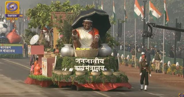 The tableau by the tribal affairs ministry showcases the rich history and culture of the tribals. (DD screengrab)